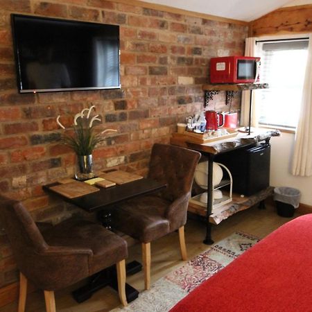 Boutique Garden Lodge @ The Larches Wolverhampton Luaran gambar
